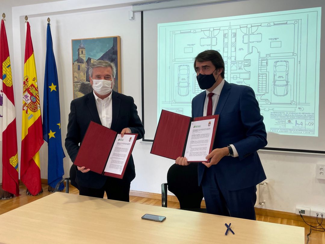 El alcalde de Carracedelo, Raúl Valcarce y el consejero de Fomento, Juan Carlos Suárez Quiñones El alcalde de Carracedelo, Raúl Valcarce y el consejero de Fomento, Juan Carlos Suárez Quiñones