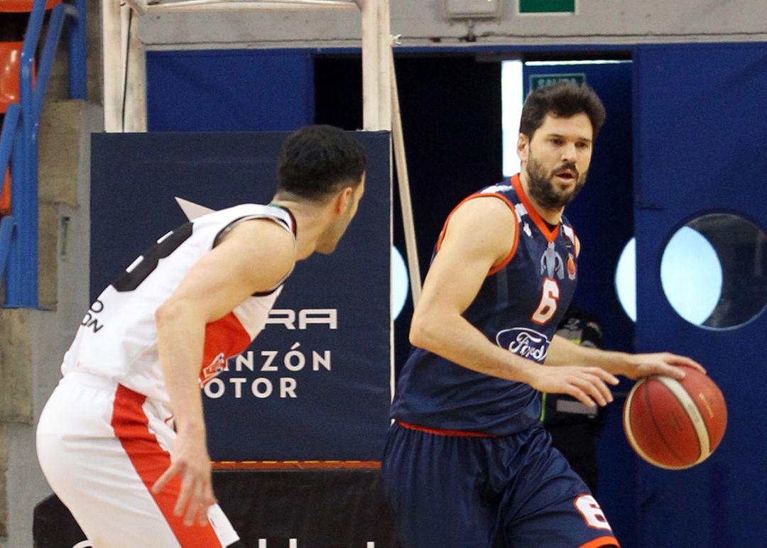 Ricardo Uriz anuncia su retirada del baloncesto profesional Ricardo Uriz anuncia su retirada del baloncesto profesional