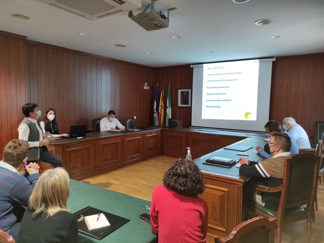 Reunión de trabajo previa a la redacción de la AUE en el Ayuntamiento de Monachil Reunión de trabajo previa a la redacción de la AUE en el Ayuntamiento de Monachil
