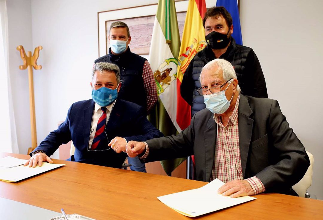 Firma del convenio este lunes entre el Ayuntamiento de Jerez y la Asociación de Feriantes de Andalucía Firma del convenio este lunes entre el Ayuntamiento de Jerez y la Asociación de Feriantes de Andalucía