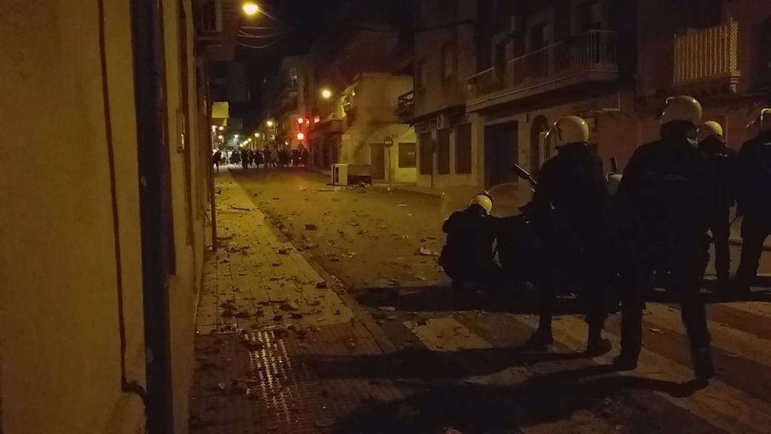 Efectivos policiales en los altercados de Linares. Efectivos policiales en los altercados de Linares.