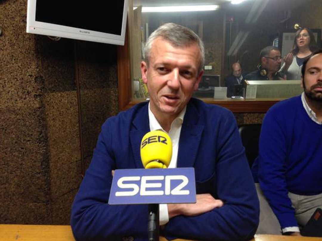 El vicepresidente de la Xunta durante una visita al Estudio Ramón Puga El vicepresidente de la Xunta durante una visita al Estudio Ramón Puga