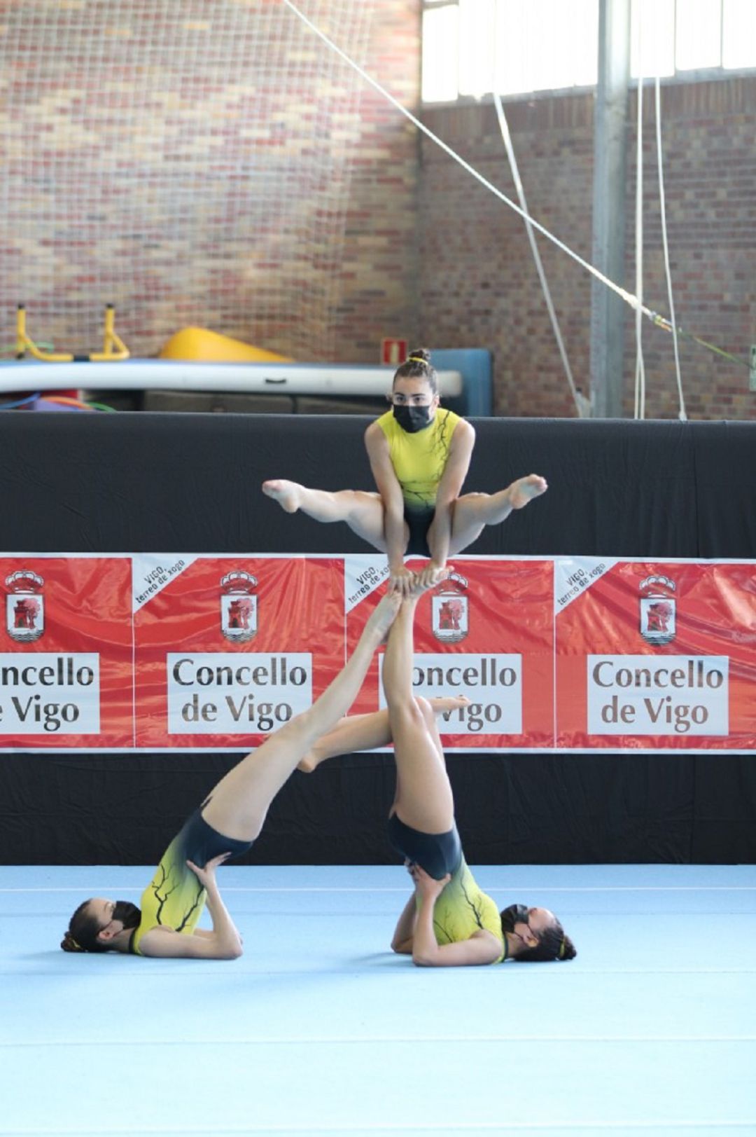 Ángela Bande, Claudia Pérez Y Enola Barrio, en plena competición Ángela Bande, Claudia Pérez Y Enola Barrio, en plena competición