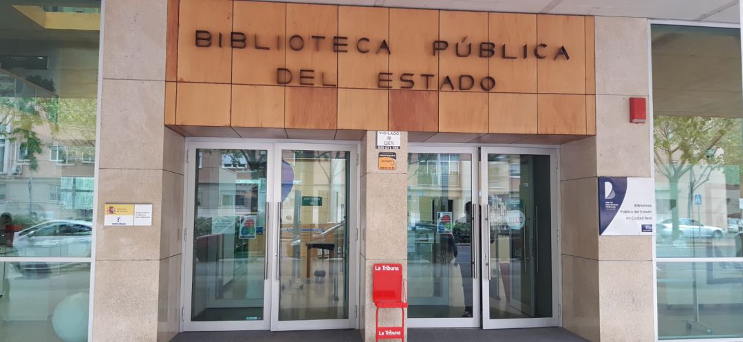 Entrada a la Biblioteca Pública del Estado Entrada a la Biblioteca Pública del Estado