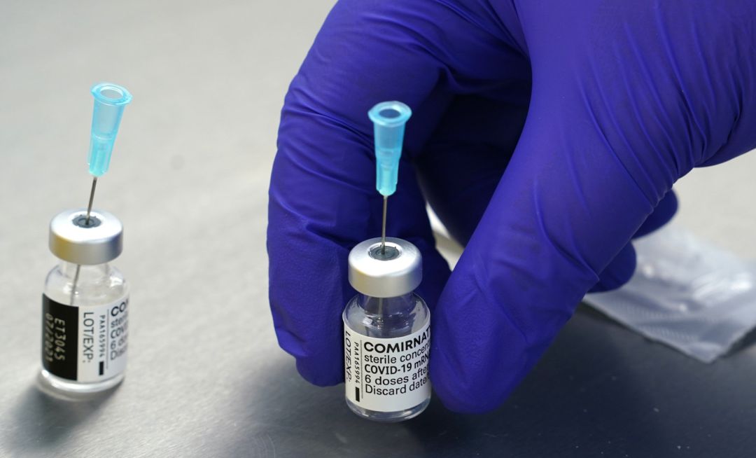 Pfizer desarrolla una píldora contra la COVID-19 que pretende reducir sus síntomas más graves. Pfizer desarrolla una píldora contra la COVID-19 que pretende reducir sus síntomas más graves.
