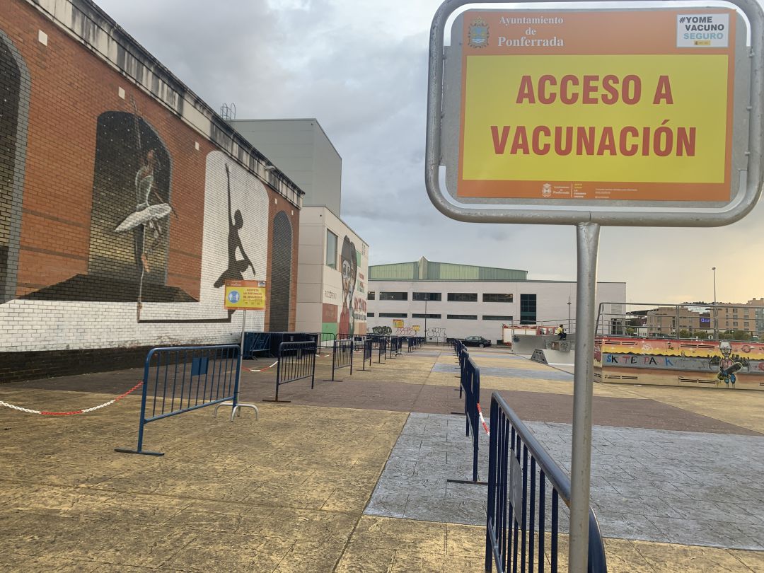 El acceso al pabellón polivalente está perfectamente señalizado El acceso al pabellón polivalente está perfectamente señalizado