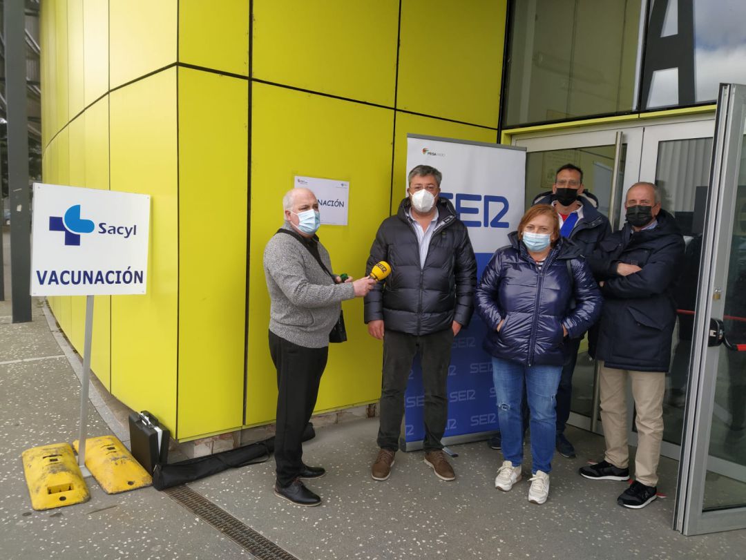 Radio Castilla dedicó una de sus salidas semanales a la vacunación masiva en el Coliseum Radio Castilla dedicó una de sus salidas semanales a la vacunación masiva en el Coliseum