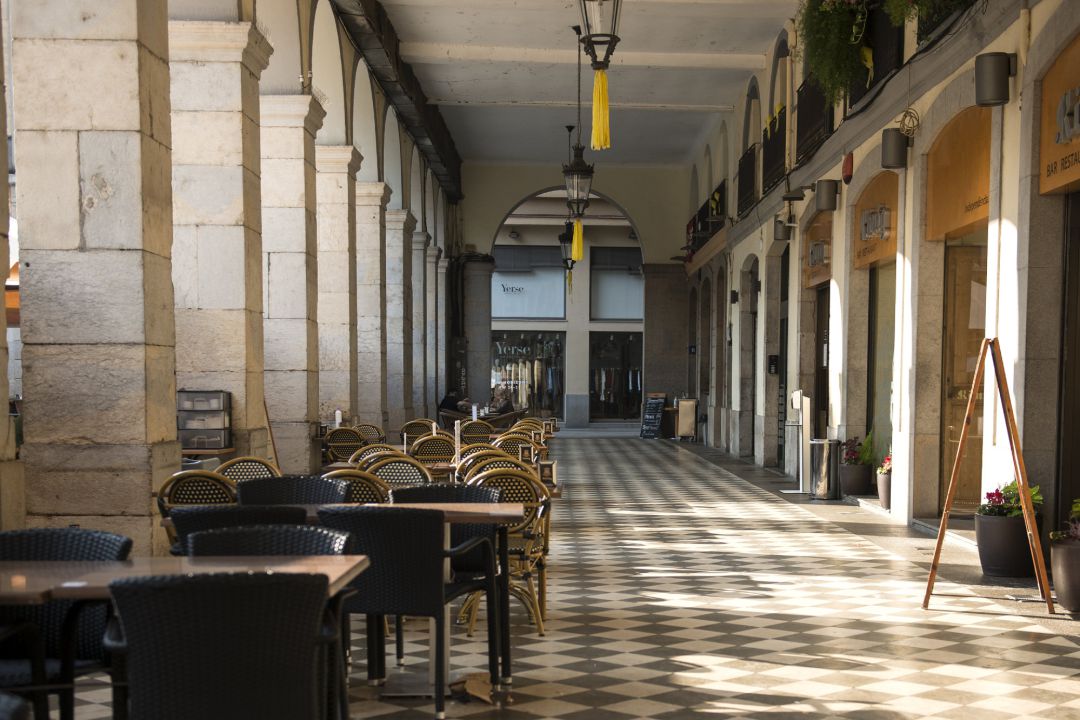 Archivo - Ambiente vacío en una terraza ubicada en Girona, Catalunya Archivo - Ambiente vacío en una terraza ubicada en Girona, Catalunya