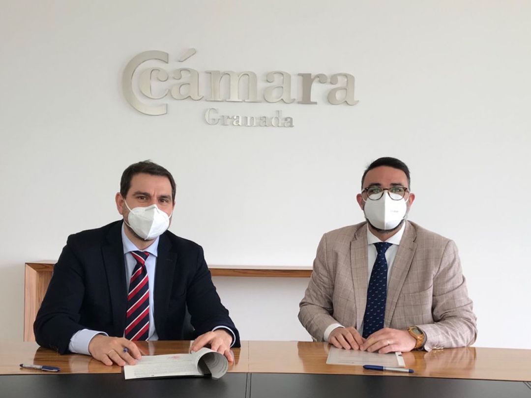 Firma del convenio entre el Ayuntamiento de Vegas del Genil y la Cámara de Comercio de Granada Firma del convenio entre el Ayuntamiento de Vegas del Genil y la Cámara de Comercio de Granada