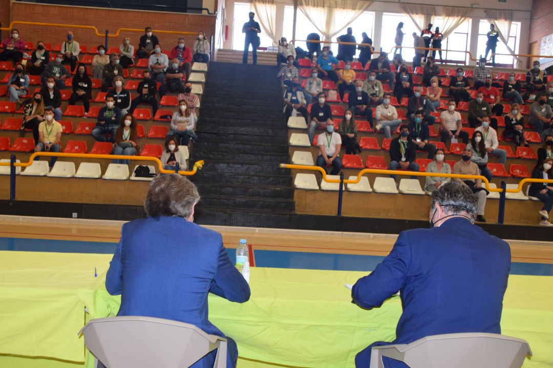 Recepción de 90 empleados del Plan Aire en el Pabellón Julián Jiménez. Recepción de 90 empleados del Plan Aire en el Pabellón Julián Jiménez.