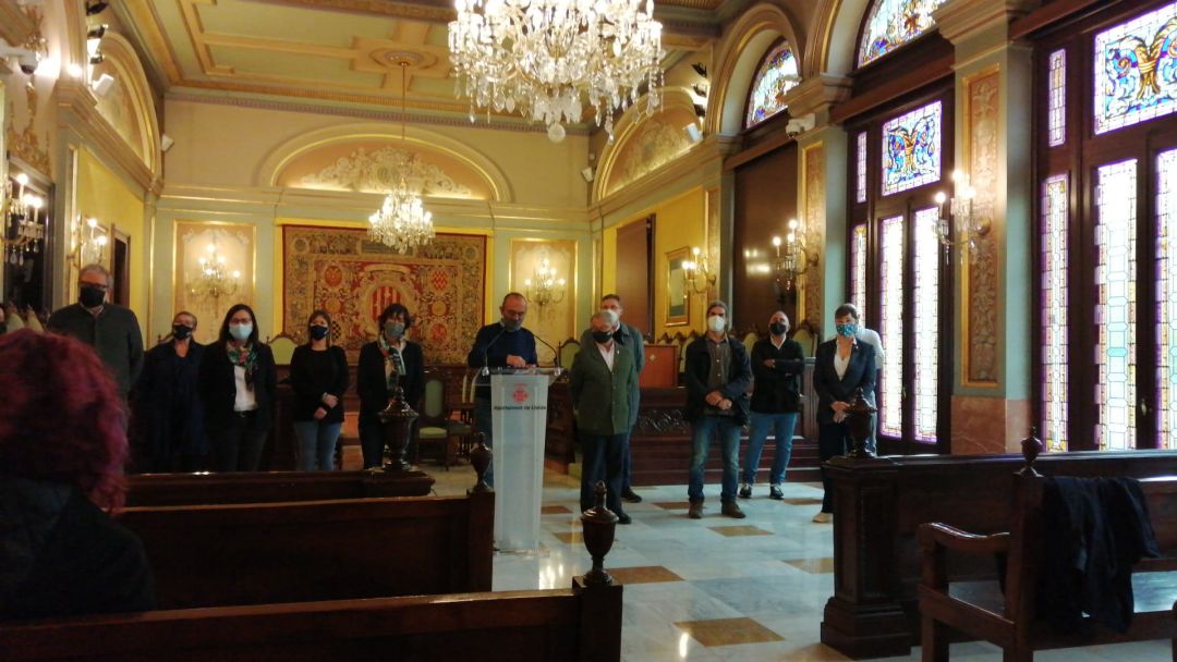 L'alcalde de Lleida, Miquel Pueyo, tots els grups polítics a la Paeria, Federacio d'Hostaleria i Comerç, Pimec i sindicats.Dilluns 26 d'abril L'alcalde de Lleida, Miquel Pueyo, tots els grups polítics a la Paeria, Federacio d'Hostaleria i Comerç, Pimec i sindicats.Dilluns 26 d'abril