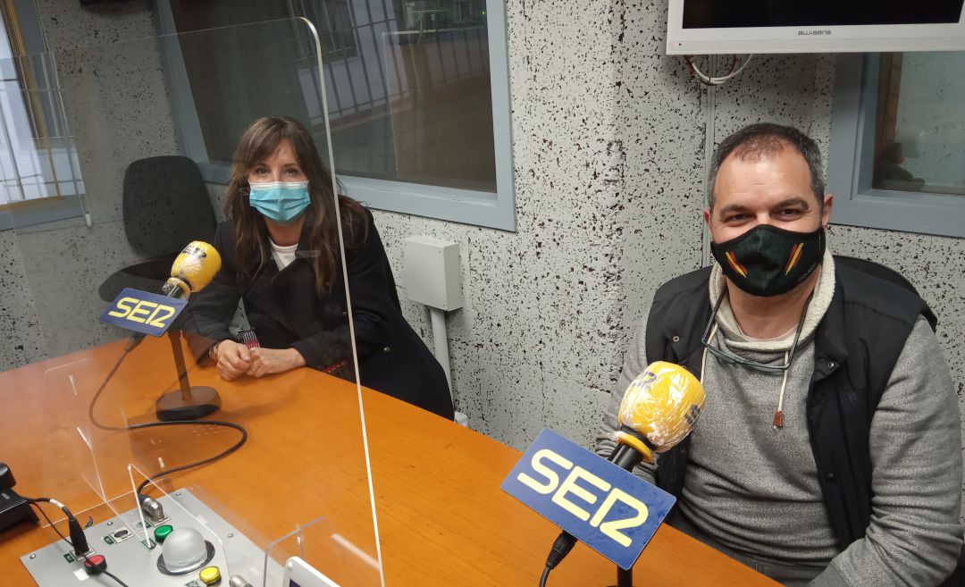 Teresa Ramos y Antonio Mosquera, miembros de la Policía Nacional,en nuestros estudios. Teresa Ramos y Antonio Mosquera, miembros de la Policía Nacional,en nuestros estudios.