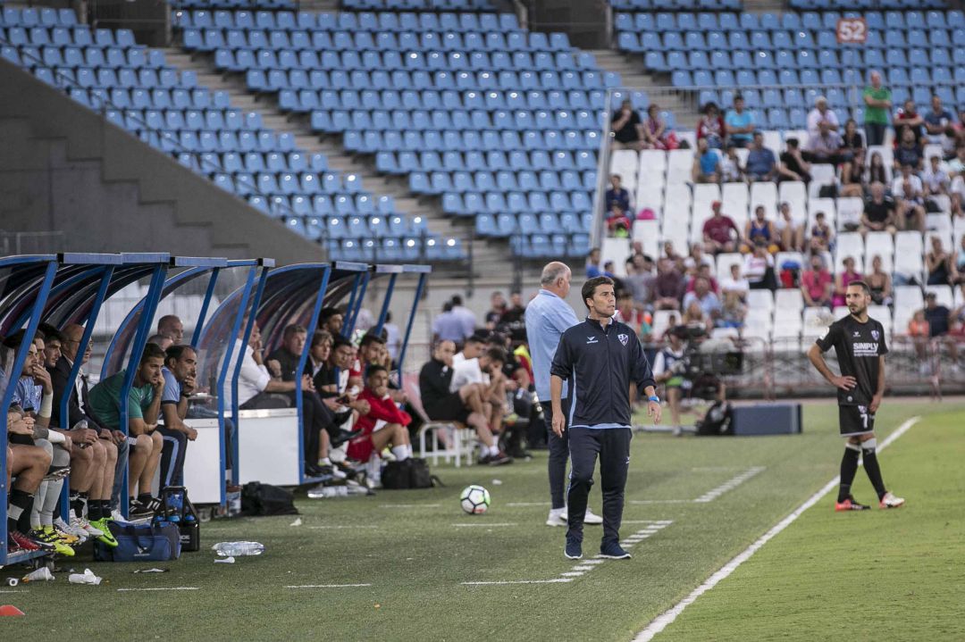 Rubi como entrenador del Huesca en el Mediterráneo. Rubi como entrenador del Huesca en el Mediterráneo.