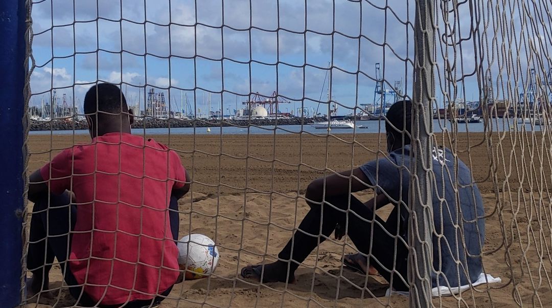 Conne Ali y Sissoco Carium, dos menores que llegaron a las Islas Canarias sin sus familias. Conne Ali y Sissoco Carium, dos menores que llegaron a las Islas Canarias sin sus familias.