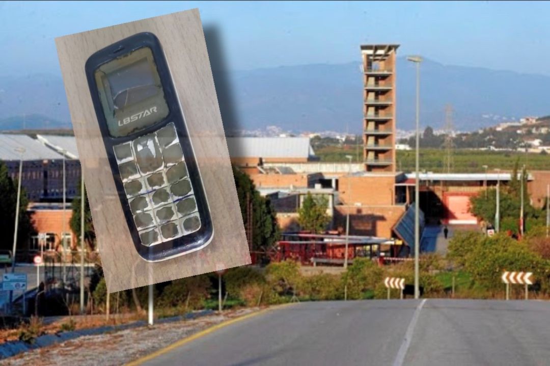 Uno de los últimos terminales incautados en la cárcel provincial de Málaga Uno de los últimos terminales incautados en la cárcel provincial de Málaga