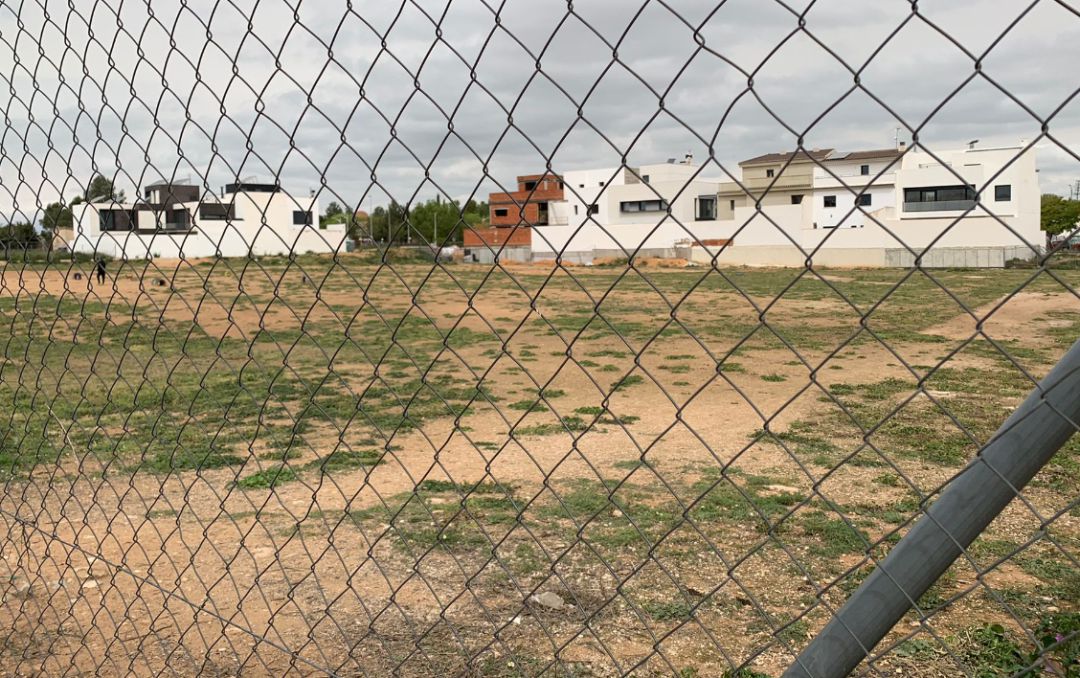 Terrenos en el que será construido el nuevo colegio del barrio Universidad Terrenos en el que será construido el nuevo colegio del barrio Universidad