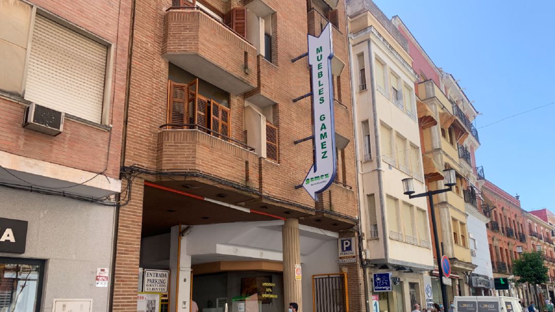 Fachada de las instalaciones de Muebles Gámez en la Corredera de San Marcos. Fachada de las instalaciones de Muebles Gámez en la Corredera de San Marcos.