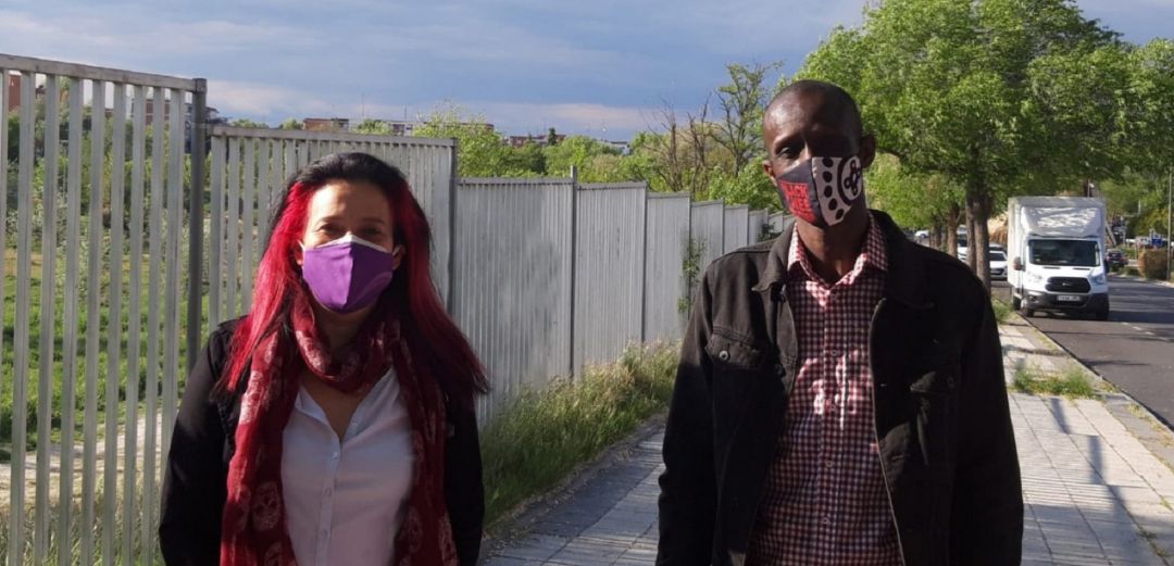 Mónica Monterreal durante un acto de campaña junto a
Serigne Mbayé, número 9 en las listas de Unidas Podemos a la Asamblea de Madrid Mónica Monterreal durante un acto de campaña junto a
Serigne Mbayé, número 9 en las listas de Unidas Podemos a la Asamblea de Madrid