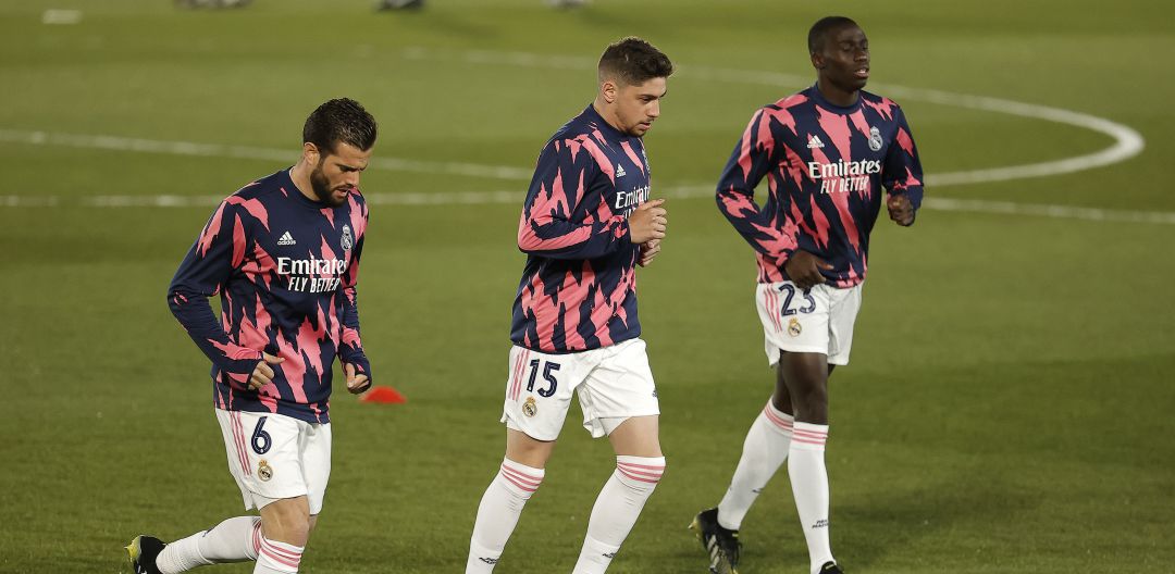 Fede Valverde y Ferland Mendy, calientan antes del Clásico en el Di Stéfano Fede Valverde y Ferland Mendy, calientan antes del Clásico en el Di Stéfano