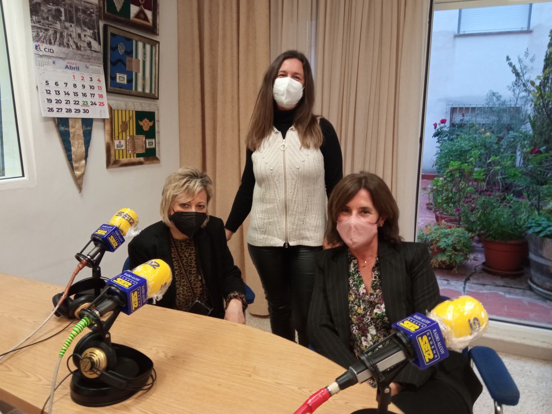 Puri, Milagro y Lucía , madres de los jugadores del Alcoyano Pablo, Solbes y Moltó Puri, Milagro y Lucía , madres de los jugadores del Alcoyano Pablo, Solbes y Moltó