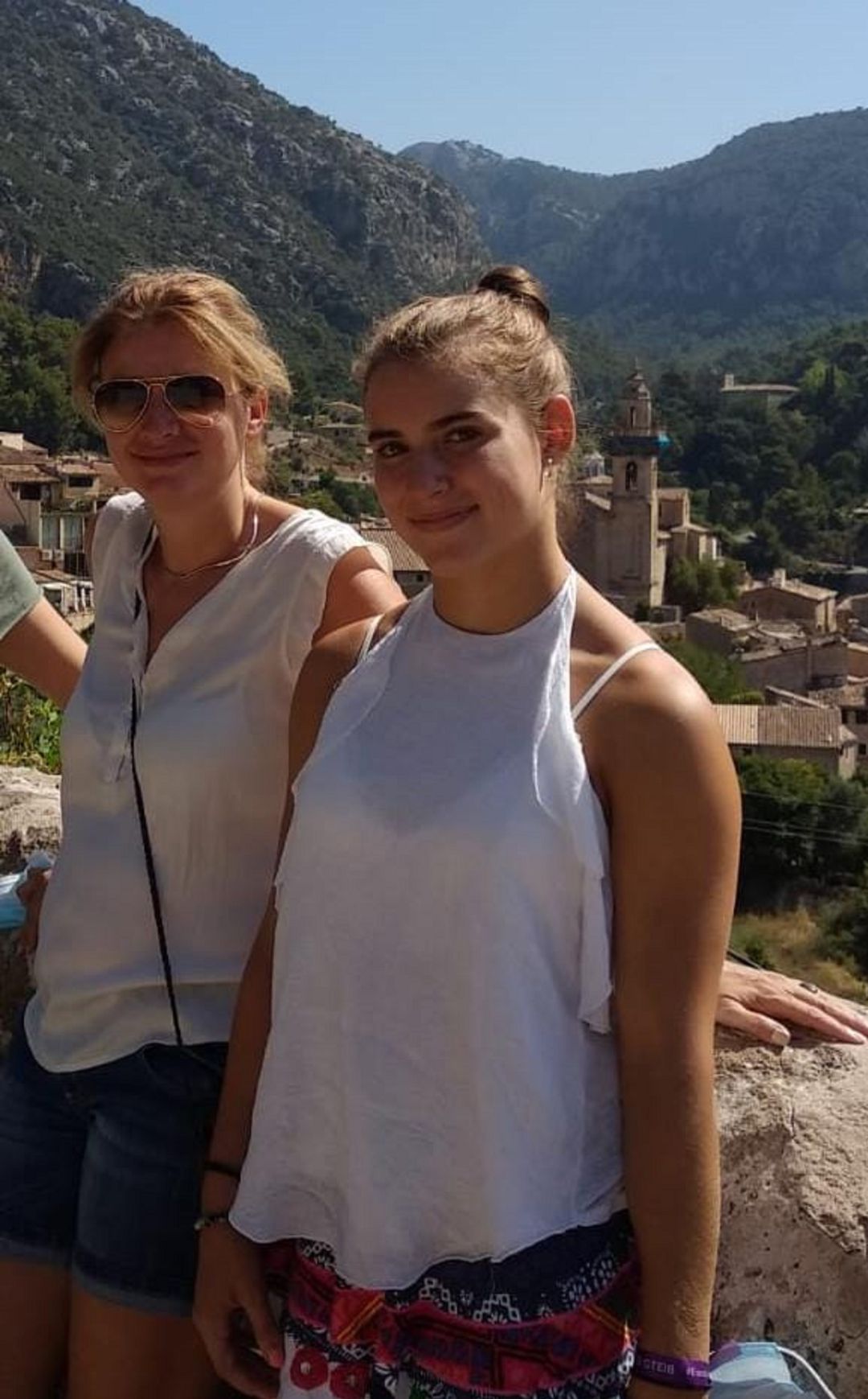 Maia y Montse son madre e hija Maia y Montse son madre e hija