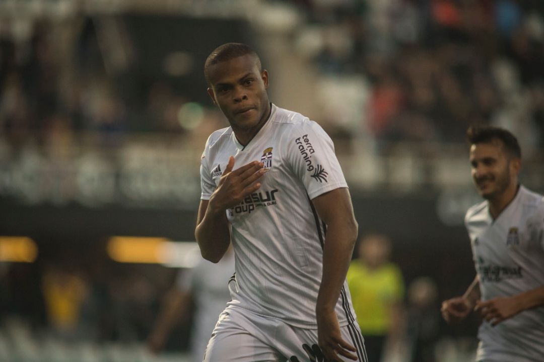 Vinícius Tanque celebra un gol con el FC Cartagena Vinícius Tanque celebra un gol con el FC Cartagena