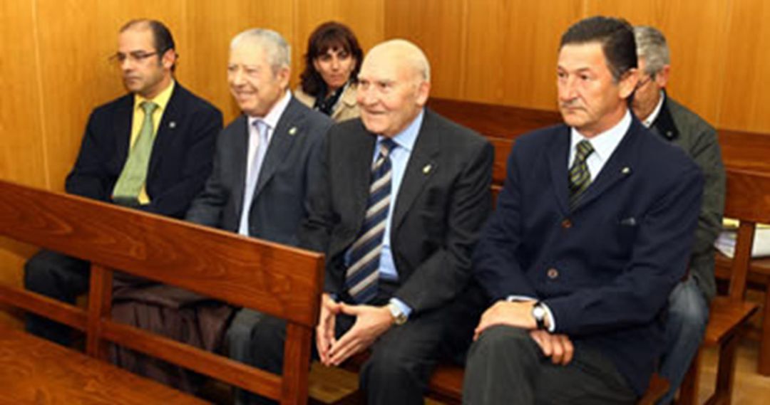 Cueto, García de Celis, Emperador y Elías, en segunda fila, en una declaración ante el juez Cueto, García de Celis, Emperador y Elías, en segunda fila, en una declaración ante el juez