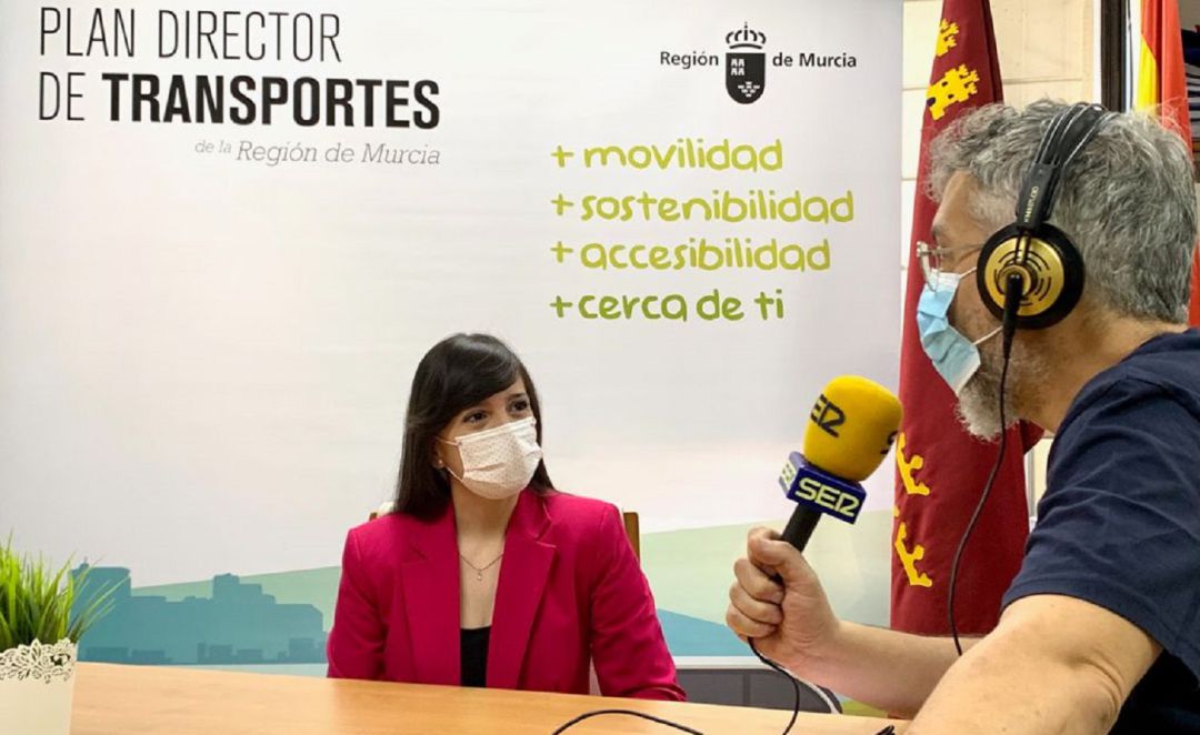 La directora general de Movilidad y Litoral, Marina Munuera, entrevistada en su despacho por Paco Sánchez, para el programa Hoy por hoy Murcia La directora general de Movilidad y Litoral, Marina Munuera, entrevistada en su despacho por Paco Sánchez, para el programa Hoy por hoy Murcia
