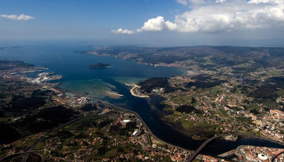 Vista aérea de la ría de Pontevedra Vista aérea de la ría de Pontevedra