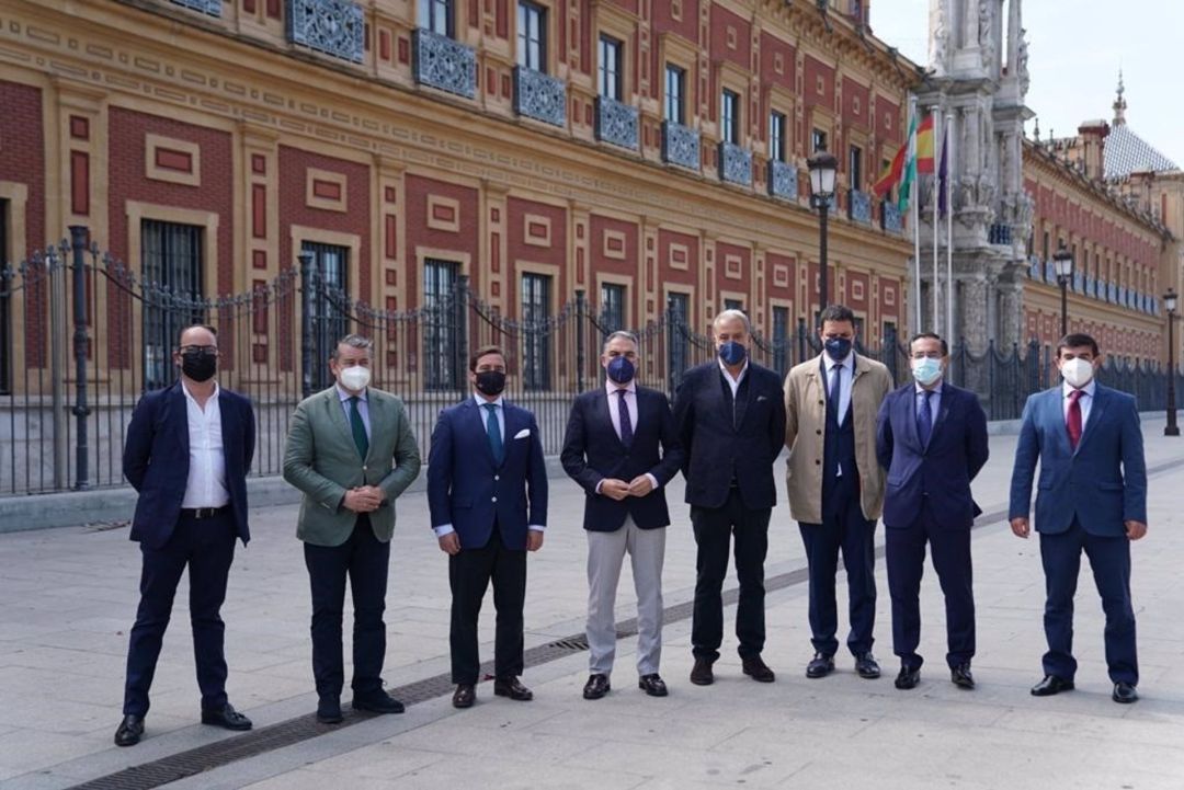 De izquierda a derecha, Antonio Matilla, Antonio Sanz, José María Garzón, Elías Bendodo, Óscar Chopera, Alberto García, Miguel Briones y Carmelo García De izquierda a derecha, Antonio Matilla, Antonio Sanz, José María Garzón, Elías Bendodo, Óscar Chopera, Alberto García, Miguel Briones y Carmelo García