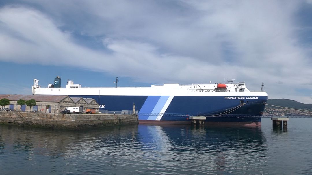 Barco Prometheus atracado en el muelle de Bouzas Barco Prometheus atracado en el muelle de Bouzas