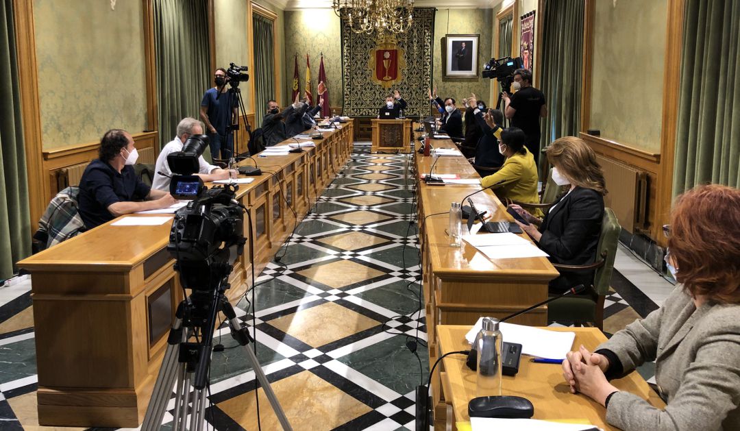 La oposición se ha abstenido en la votación del convenio, que ha salido adelante con los 17 votos del equipo de gobierno La oposición se ha abstenido en la votación del convenio, que ha salido adelante con los 17 votos del equipo de gobierno
