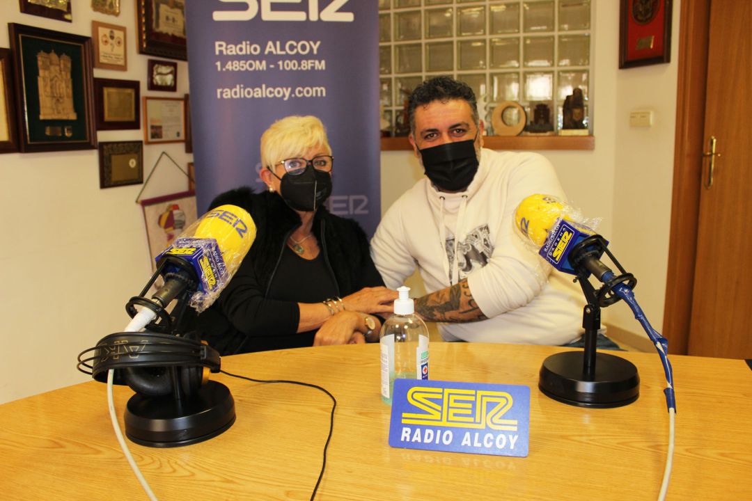 Puri Bernabeu y Mario Sancho en el estudio central de Radio Alcoy Puri Bernabeu y Mario Sancho en el estudio central de Radio Alcoy