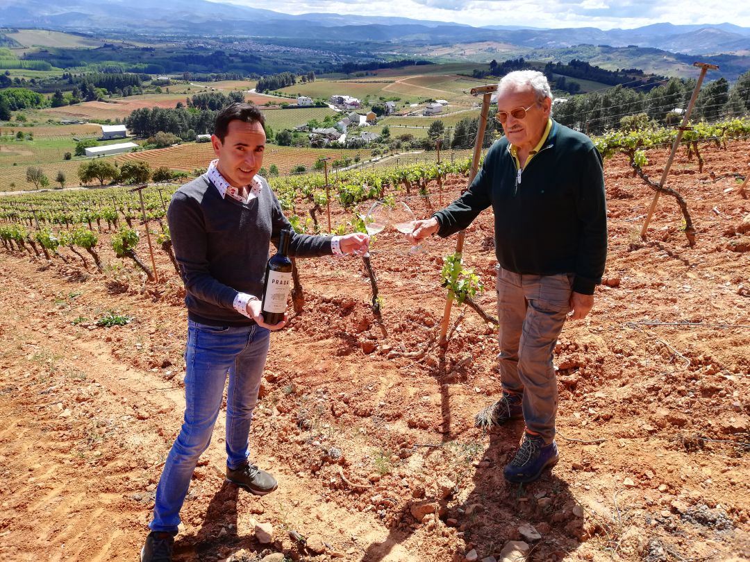 Ferreira y Prada brindan con el nuevo Godello Ferreira y Prada brindan con el nuevo Godello