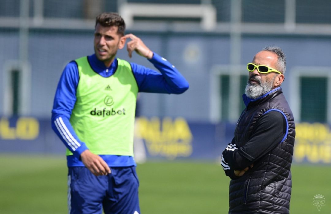 Cervera en un entrenamiento del Cádiz Cervera en un entrenamiento del Cádiz