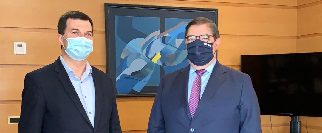 El secretario xeral del PSdeG, Gonzalo Caballero, mantiene una reunión con el rector de la Universidade da Coruña (UDC), Julio Abalde
El secretario xeral del PSdeG, Gonzalo Caballero, mantiene una reunión con el rector de la Universidade da Coruña (UDC), Julio Abalde