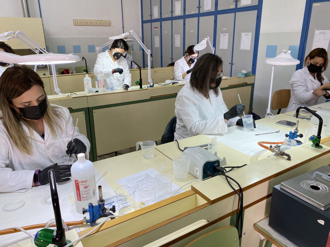 Alumnos del IES La Melva, desarrollando su proyecto de Educación y salud Alumnos del IES La Melva, desarrollando su proyecto de Educación y salud