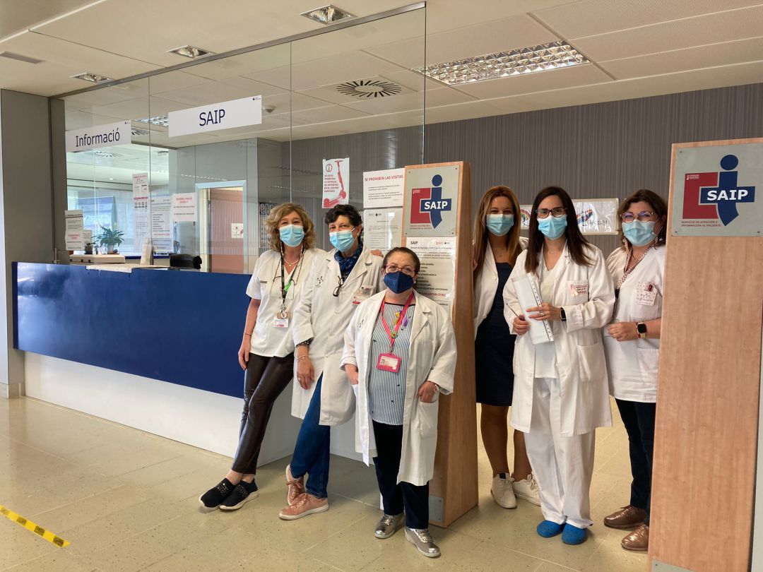 Equipo de profesionales del Servicio de Atención e Información al Paciente Equipo de profesionales del Servicio de Atención e Información al Paciente