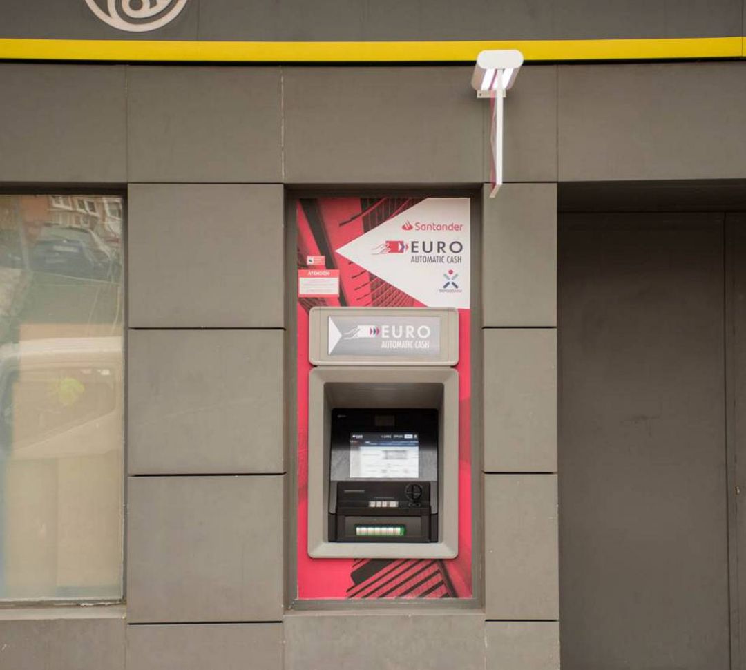 Uno de los cajeros que Correos está instalando en toda España Uno de los cajeros que Correos está instalando en toda España