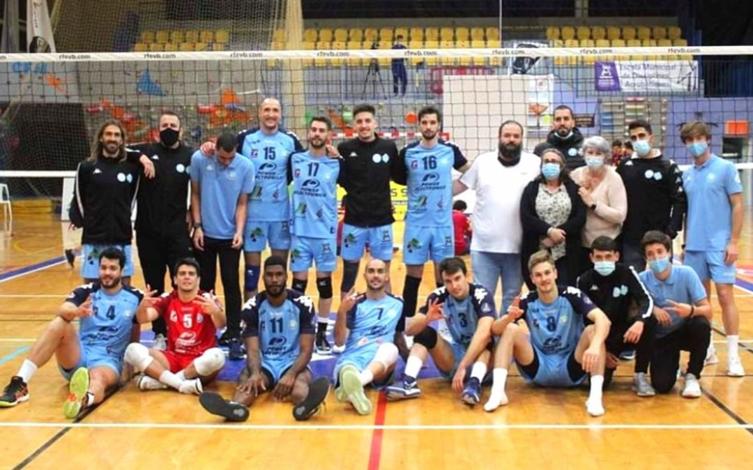 Foto de final de temporada con jugadores y técnicos Foto de final de temporada con jugadores y técnicos