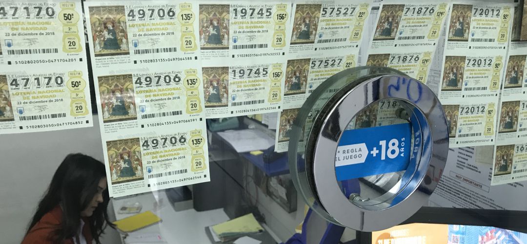 Ventanilla de una administración de loterías. Ventanilla de una administración de loterías.
