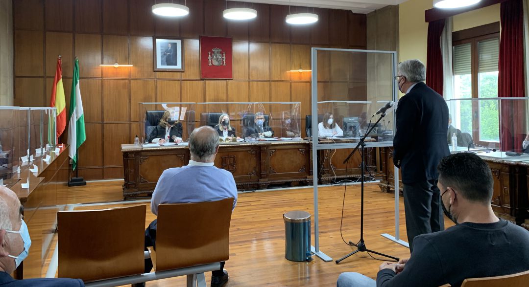 El exalcalde y acusado, José Enrique Fernández de Moya, dice sus últimas palabras ante el Tribunal. El exalcalde y acusado, José Enrique Fernández de Moya, dice sus últimas palabras ante el Tribunal.