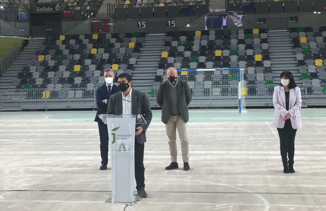 El presidente de la Diputación, Fracisco Reyes, durante su intervención. El presidente de la Diputación, Fracisco Reyes, durante su intervención.