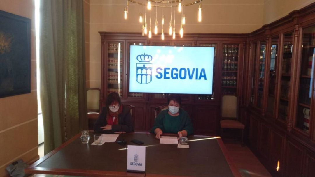 Clara Luquero, alcaldesa de Segovia, y Gina Aguiar, concejala de Turismo Clara Luquero, alcaldesa de Segovia, y Gina Aguiar, concejala de Turismo