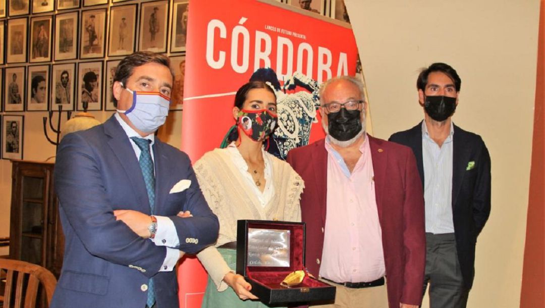 El empresario José María Garzón, primero por la izquierda, durante la presentación del trofeo 'La Oreja de Oro' del Club Calerito de Córdoba El empresario José María Garzón, primero por la izquierda, durante la presentación del trofeo 'La Oreja de Oro' del Club Calerito de Córdoba