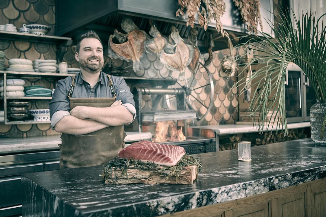 Marcos Campos es uno de los chefs más jóvenes de la historia de Estados Unidos en conseguir una Estrella Michelin; el primer nativo valenciano residente allí en conseguir este reconocimiento. Marcos Campos es uno de los chefs más jóvenes de la historia de Estados Unidos en conseguir una Estrella Michelin; el primer nativo valenciano residente allí en conseguir este reconocimiento.