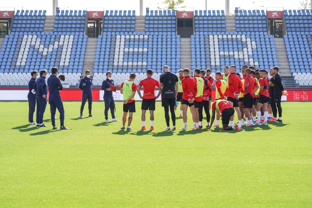 Charla de Rubi en el último entrenamiento de la semana. Charla de Rubi en el último entrenamiento de la semana.
