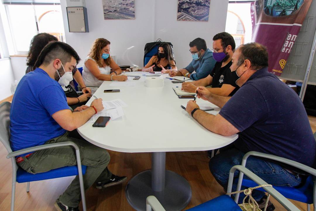 Reunión Ayuntamiento de Mérida y asociaciones recreacionistas Reunión Ayuntamiento de Mérida y asociaciones recreacionistas