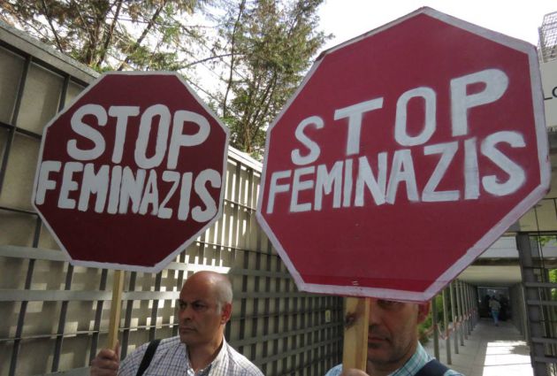 Francisco Zugasti (izquierda) en el juicio contra cinco miembros de FEMEN en 2016 Francisco Zugasti (izquierda) en el juicio contra cinco miembros de FEMEN en 2016