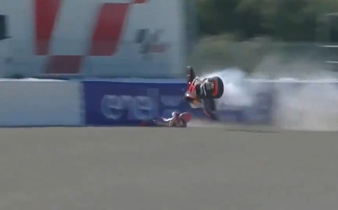 El aparatoso accidente de Marc Márquez en Jerez. El aparatoso accidente de Marc Márquez en Jerez.